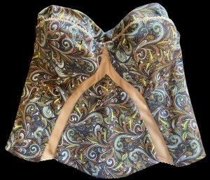 “Turn heads and steal the spotlight – this retro paisley corset is where 50s pin-up elegance meets 70s boho flair!