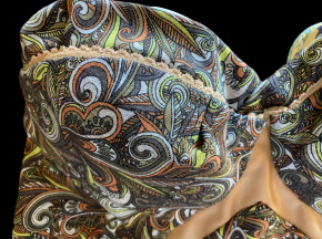 “Turn heads and steal the spotlight – this retro paisley corset is where 50s pin-up elegance meets 70s boho flair!